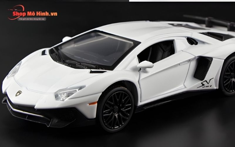 Mô hình Lamborghini Aventador LP750-4 SV 1:32